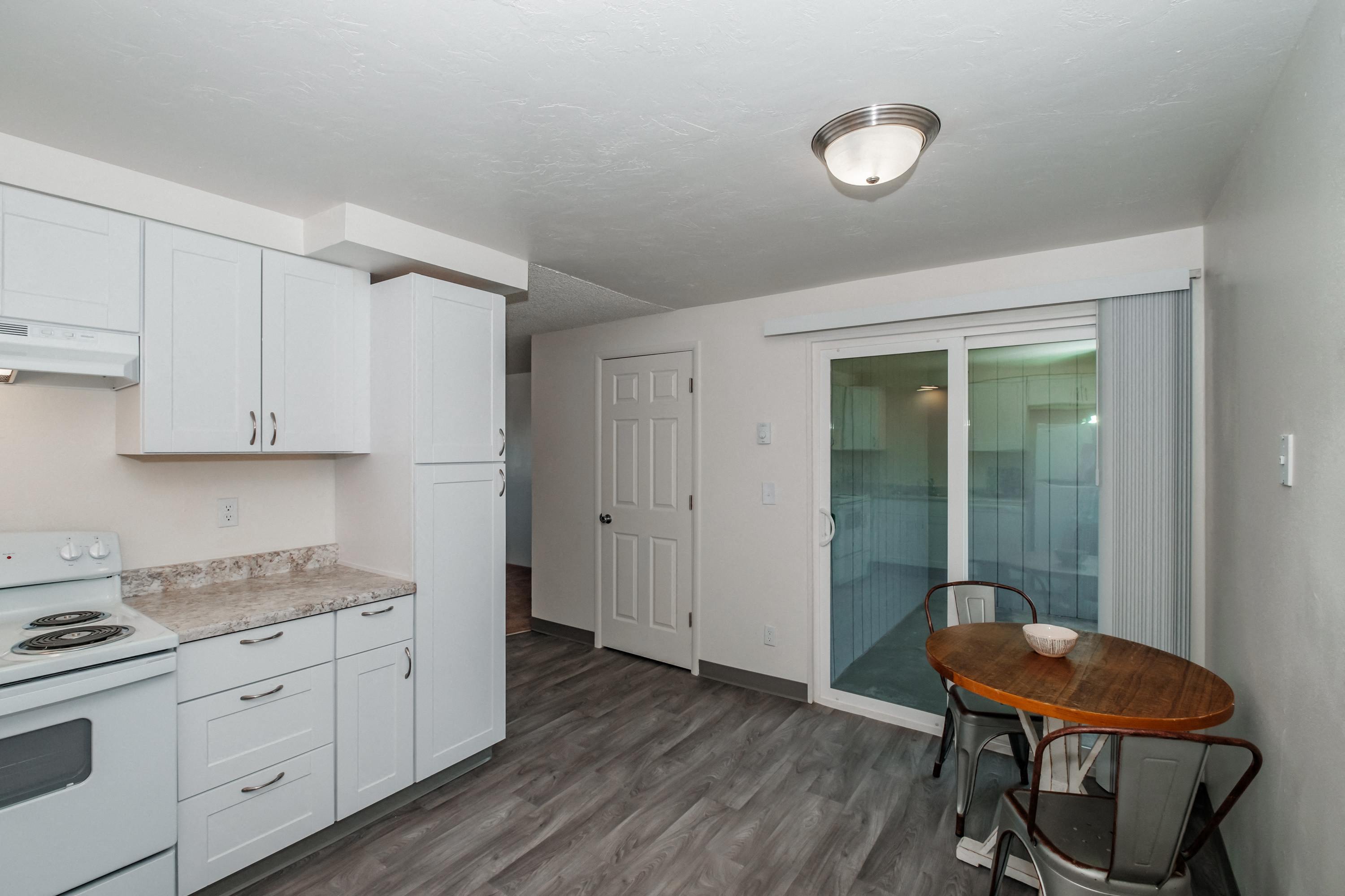 Sequoia | Renovated Kitchen & Dining
